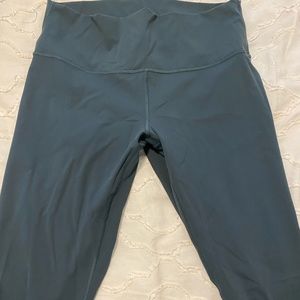 EXCELLENT CONDITION LULULEMON CROP LEGGINGS